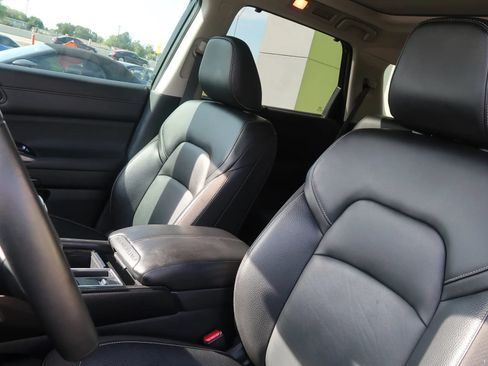 Used 2022 Nissan Pathfinder SL w/ SL Premium Package FWD image 17