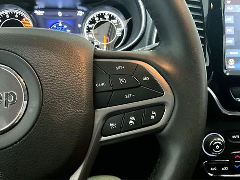 Used 2022 Jeep Cherokee Limited image 12