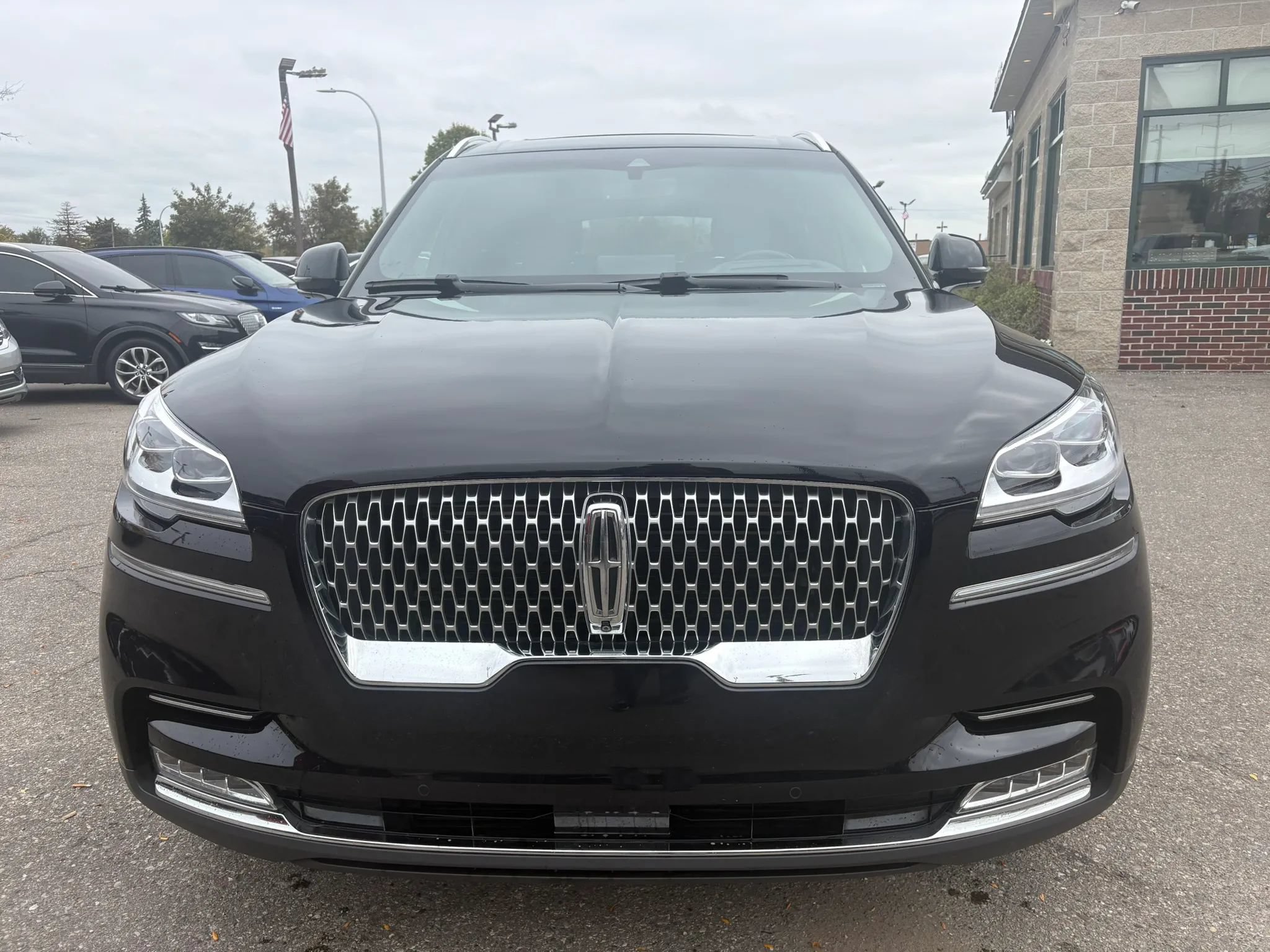Used 2021 Lincoln Aviator Reserve w/ Equipment Group 202A AWD/4WD image 2