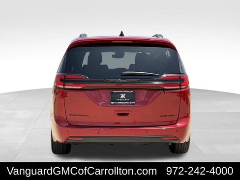 Used 2025 Chrysler Pacifica Limited FWD image 37