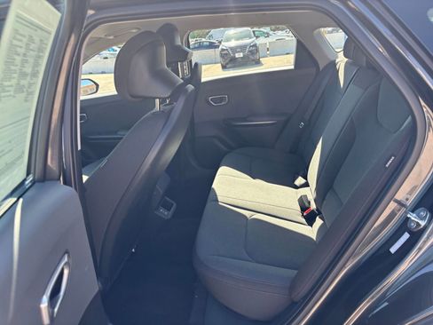 Used 2025 Kia K4 FWD image 24