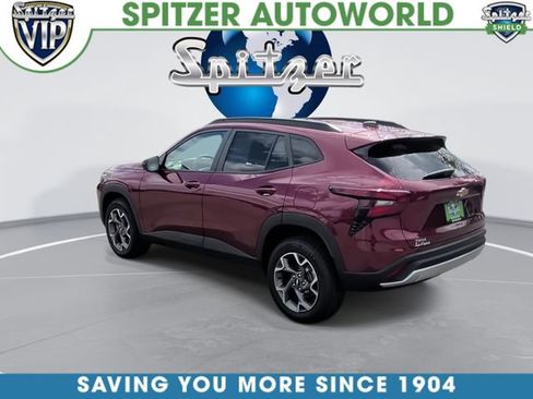 Used 2025 Chevrolet Trax LT FWD image 7