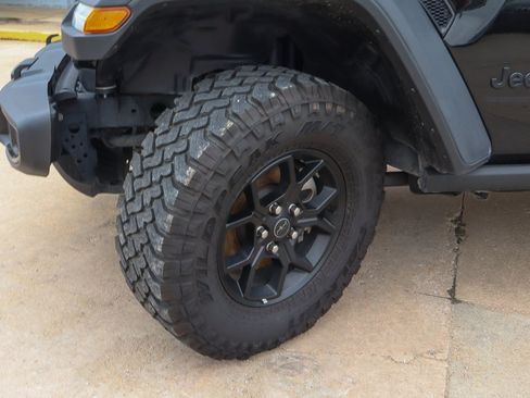 Used 2025 Jeep Wrangler Unlimited Sport AWD/4WD image 19