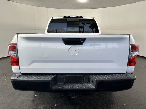 Used 2019 Nissan Titan S image 10