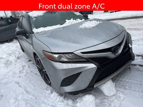 Used 2018 Toyota Camry XSE image 3