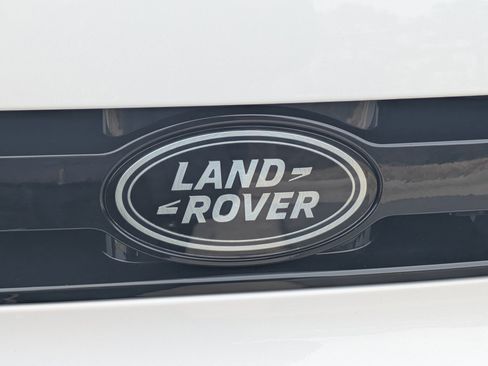 New 2026 Land Rover Defender 110 X-Dynamic SE image 32