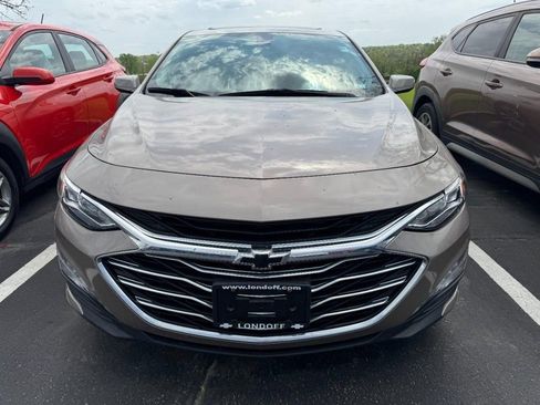 Used 2022 Chevrolet Malibu Premier image 2