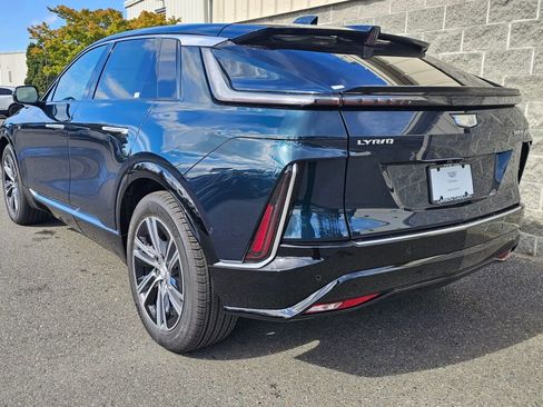 New 2026 Cadillac Lyriq Luxury image 9