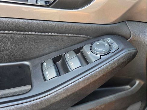 Used 2023 Chevrolet Traverse LT FWD image 22