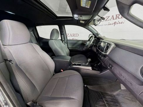 Used 2017 Toyota Tacoma TRD Sport RWD image 34