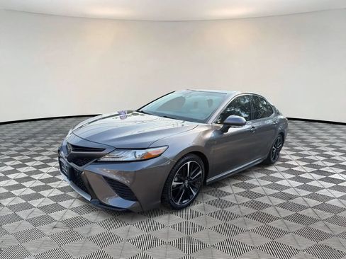Used 2018 Toyota Camry XSE w/ Driver Assist Package FWD image 3