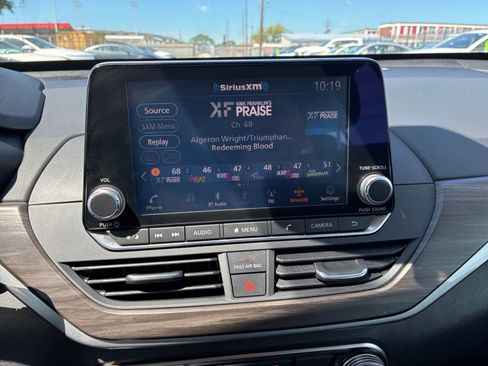 Used 2025 Nissan Altima 2.5 SV FWD image 16