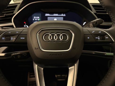 Used 2020 Audi Q3 2.0T Prestige image 33