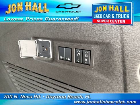 Used 2024 Chevrolet Suburban Z71 w/ Luxury Package AWD/4WD image 11