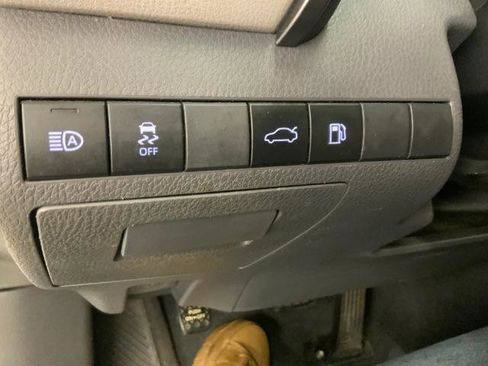 Used 2018 Toyota Camry SE image 23