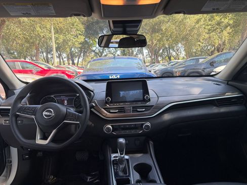 Used 2025 Nissan Altima 2.5 SV FWD image 33