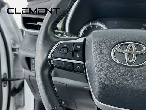 Used 2022 Toyota Highlander XLE image 15