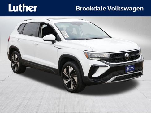 Certified 2024 Volkswagen Taos SE w/ Panoramic Sunroof Package image 1