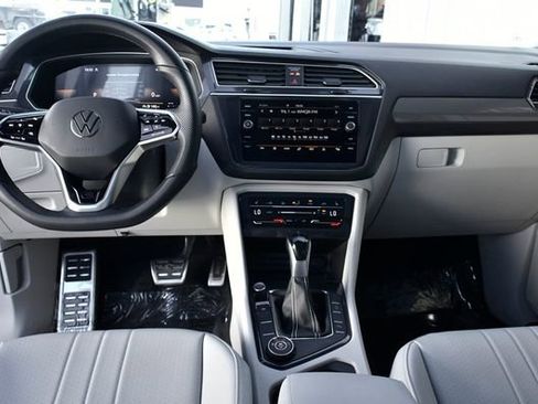 Used 2023 Volkswagen Tiguan SE R-Line image 16