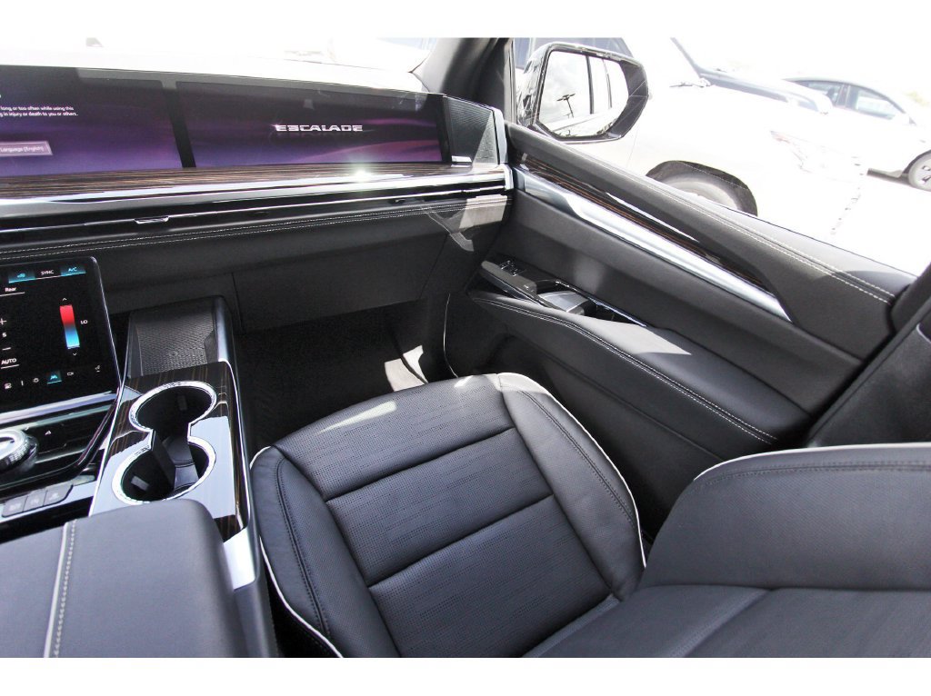 Used 2026 Cadillac Escalade Luxury AWD/4WD image 10