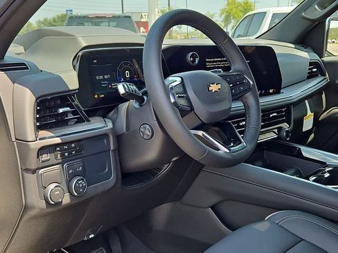 New 2025 Chevrolet Suburban Premier image 8
