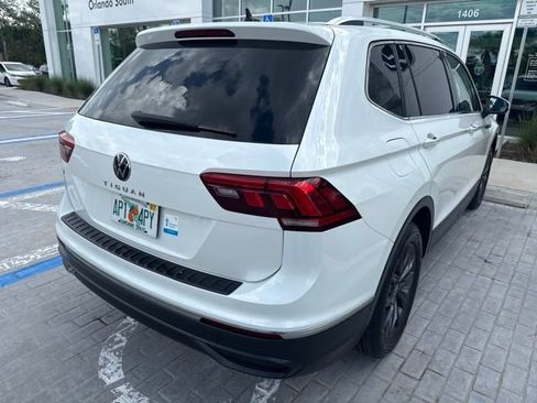 Used 2023 Volkswagen Tiguan SE w/ Panoramic Sunroof Package FWD image 9