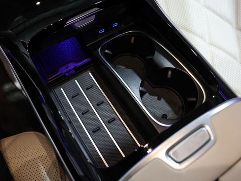 Used 2024 Mercedes-Benz Maybach S 580 4MATIC image 40