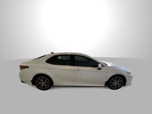 Certified 2022 Toyota Camry XLE w/ Navigation Upgrade Package image 9