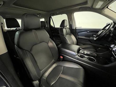Used 2024 Honda Pilot Touring image 9