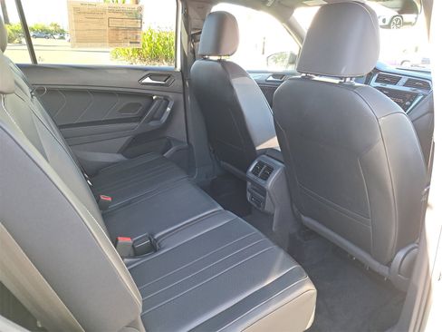 Certified 2022 Volkswagen Tiguan SE R-Line image 11