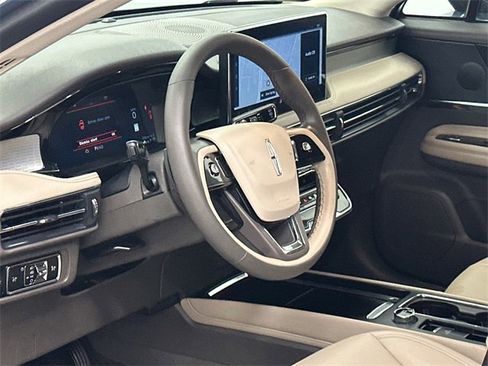 Used 2023 Lincoln Corsair AWD image 14