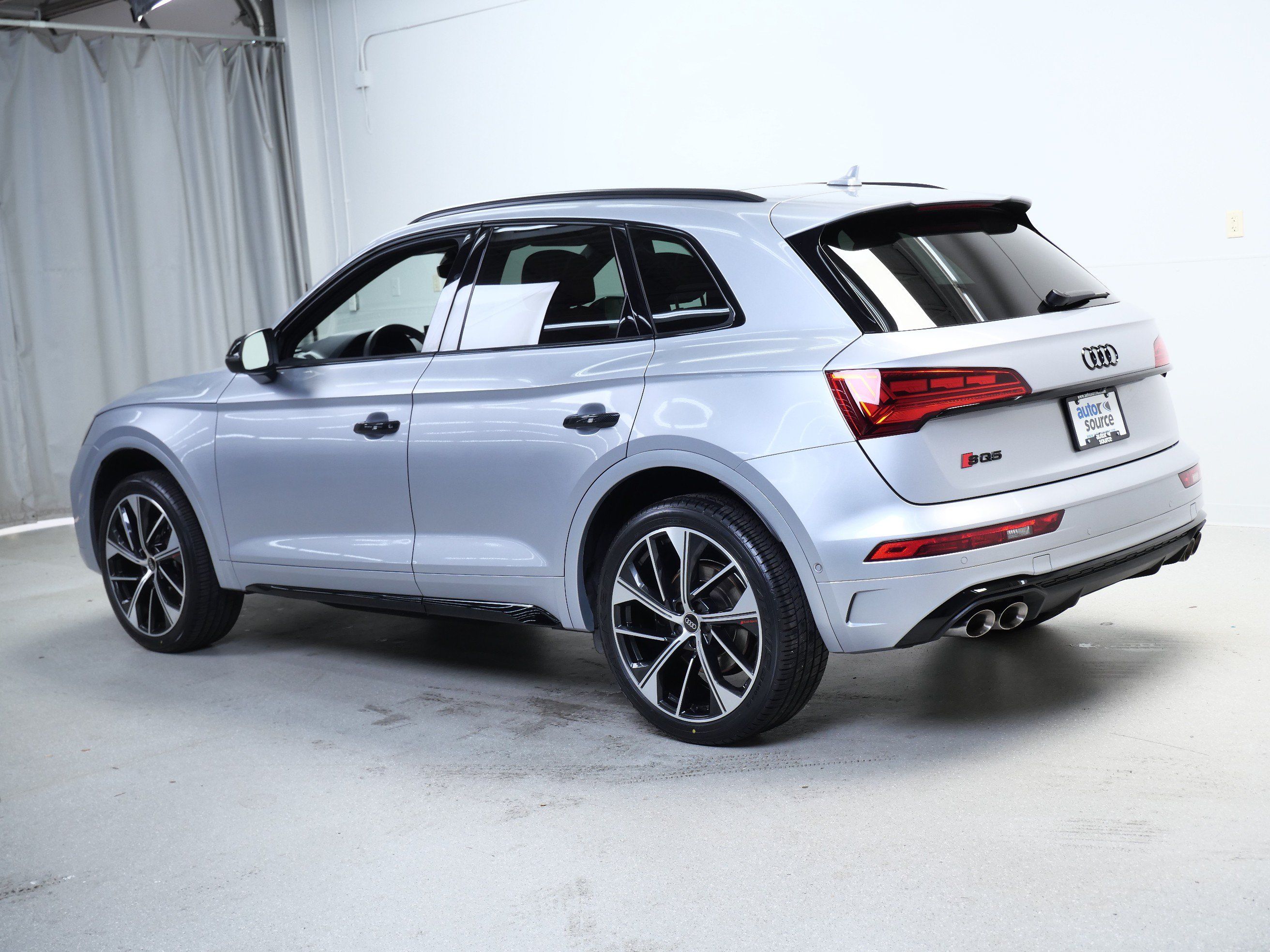 Used 2023 Audi SQ5 Prestige w/ Prestige Package AWD/4WD image 11