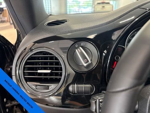 Used 2017 Volkswagen Beetle 1.8T Classic FWD image 12