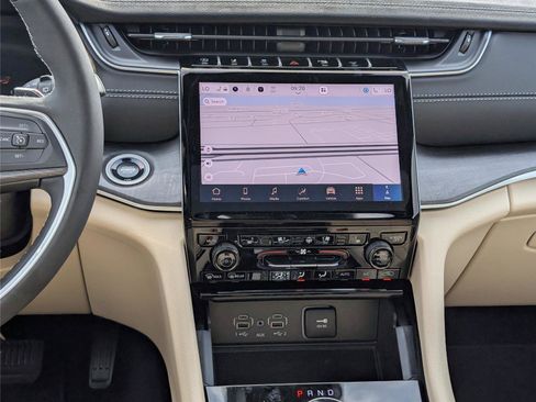 New 2025 Jeep Grand Cherokee Limited w/ Luxury Tech Group II RWD image 30