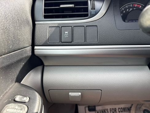 Used 2013 Toyota Camry LE FWD image 39
