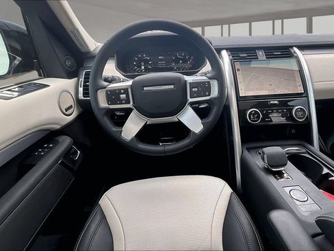 Certified 2025 Land Rover Discovery Dynamic SE AWD/4WD image 5