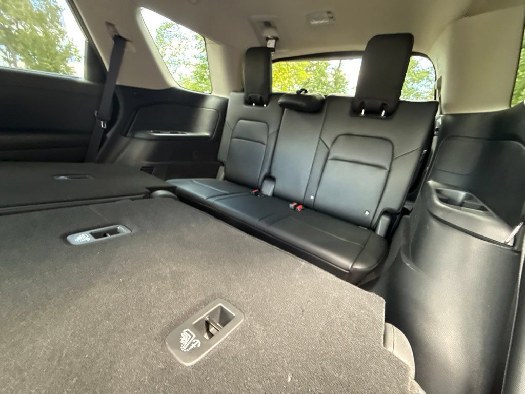 Used 2023 Nissan Pathfinder SL AWD/4WD image 37