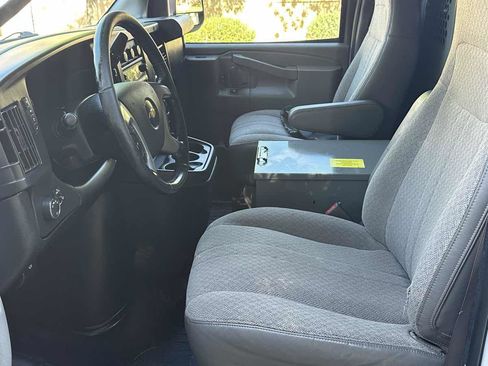 Used 2017 Chevrolet Express 2500 RWD image 26