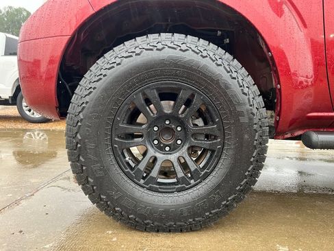 Used 2016 Nissan Frontier SV image 21