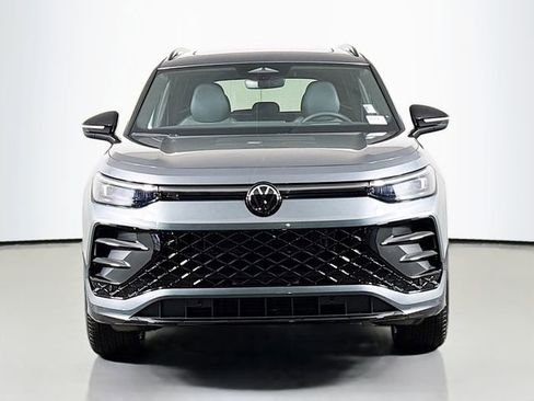 New 2026 Volkswagen Tiguan SE R-Line image 2