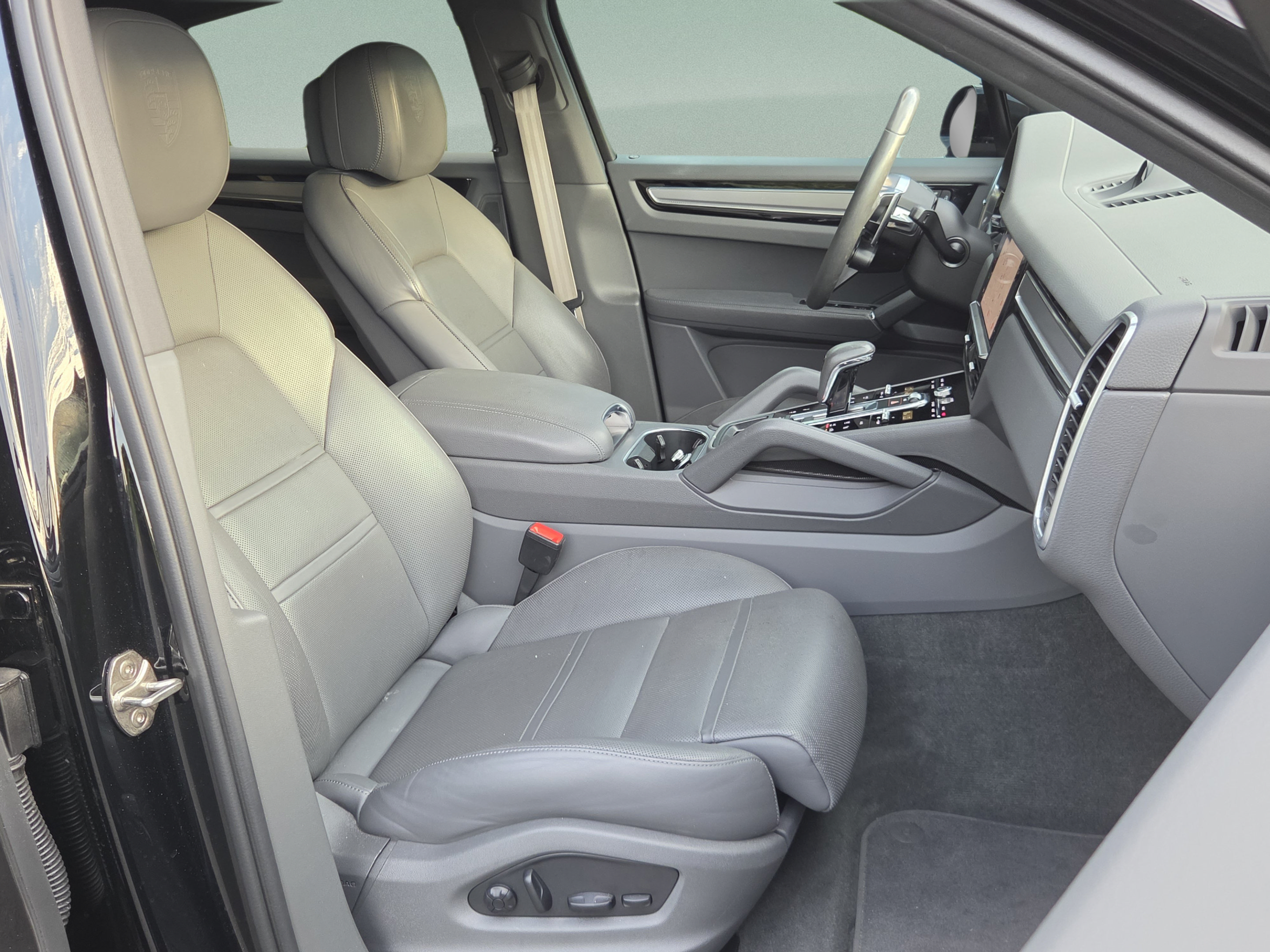 Used 2023 Porsche Cayenne Coupe AWD/4WD image 19