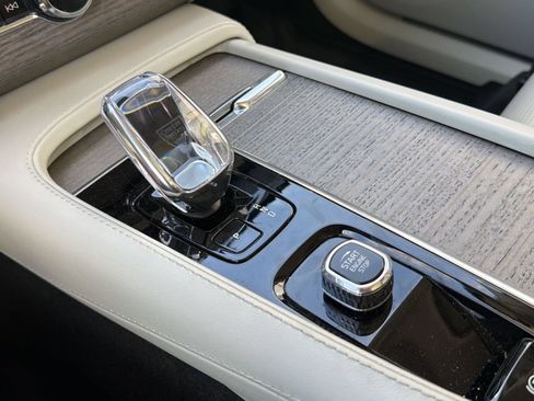 Certified 2023 Volvo XC90 B6 Ultimate w/ Protection Package Premier AWD/4WD image 17