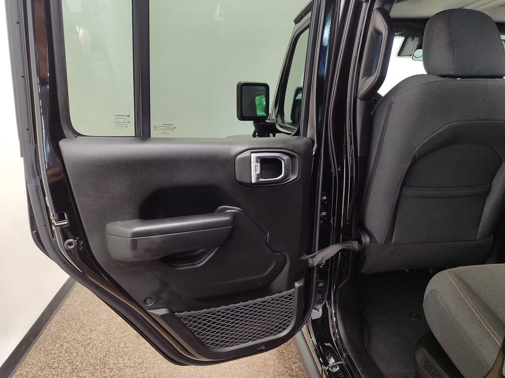 Used 2024 Jeep Wrangler Unlimited AWD/4WD image 17