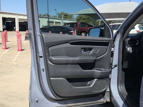 Used 2023 Honda Pilot Touring image 10