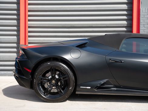 Used 2021 Lamborghini Huracan EVO image 6