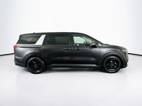 Used 2025 Kia Carnival FWD image 10