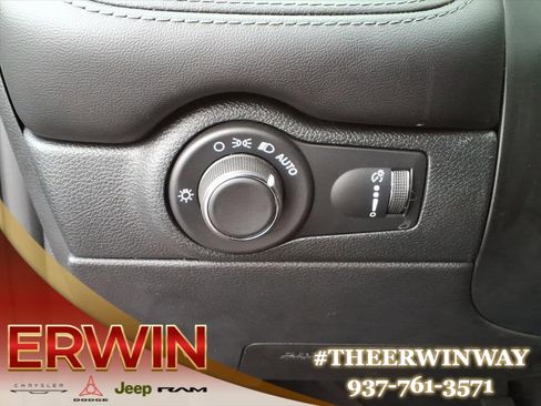 Certified 2024 Dodge Durango SXT image 17