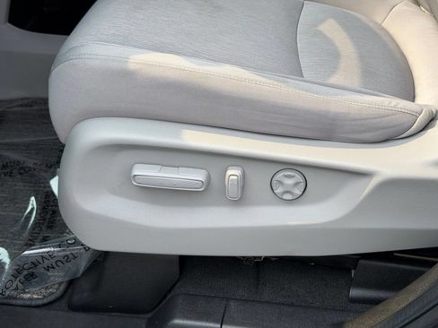 Used 2024 Honda Odyssey EX image 12