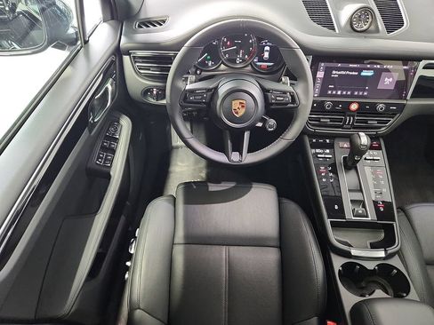 Certified 2026 Porsche Macan AWD/4WD image 12