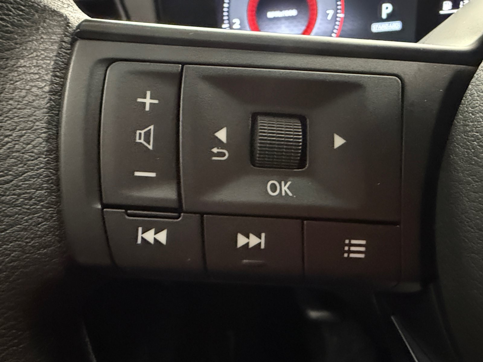 Used 2025 Nissan Kicks SV FWD image 18